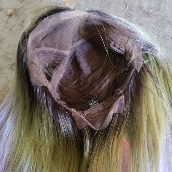Lace wig - Picture 2 of 3